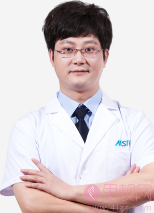 爱思特欧阳黎平做双眼皮好不好