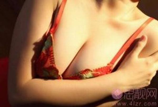 自体脂肪丰胸后到底能不能辨别出来？