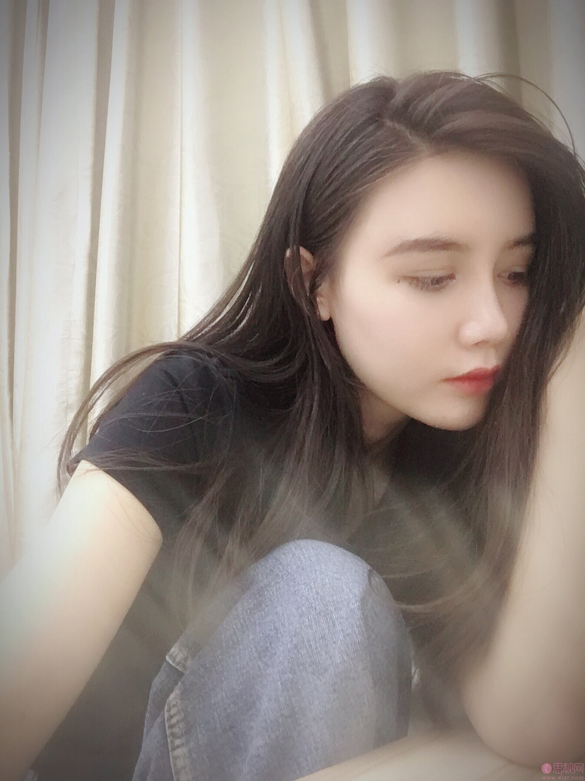 术后一个月，我恢复得很好，一直没什么不舒服的地方，忠爱的小姐姐经常问我恢复情况，很贴心。朋友都说做得很成功，很漂亮自然，可能我基础也比较好吧，哈哈哈，自恋了 不过说真的，鼻子好看了人看起感觉真的不一样。推荐了几个朋友也去找彭忠院长，反正重庆到成都也比较方便。