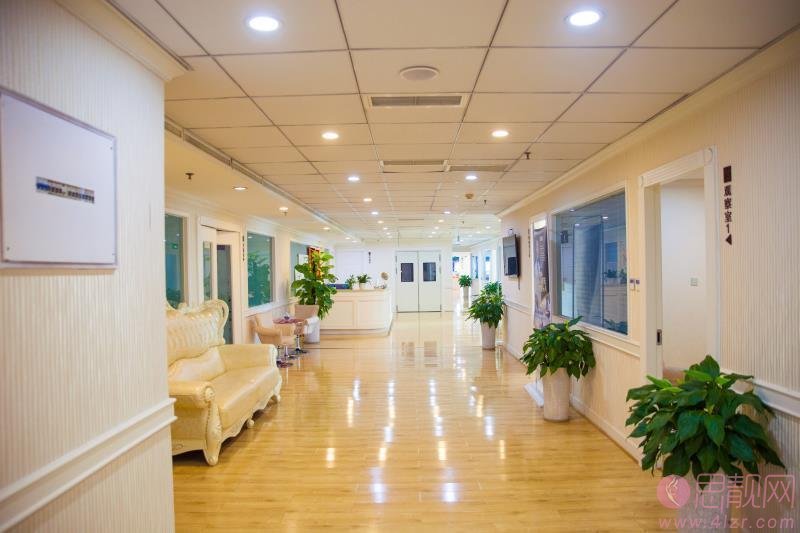成都健丽（眼部整形连锁）张登洋医生激光去眼袋怎么样？2020价格表爆光