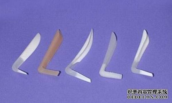 硅胶隆鼻和膨体隆鼻的区别是什么？做那种比较好？